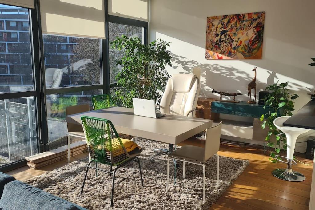 런던 Luxurious Flat Sunny, Quiet, Design, Lift, Balcony 아파트 외부 사진