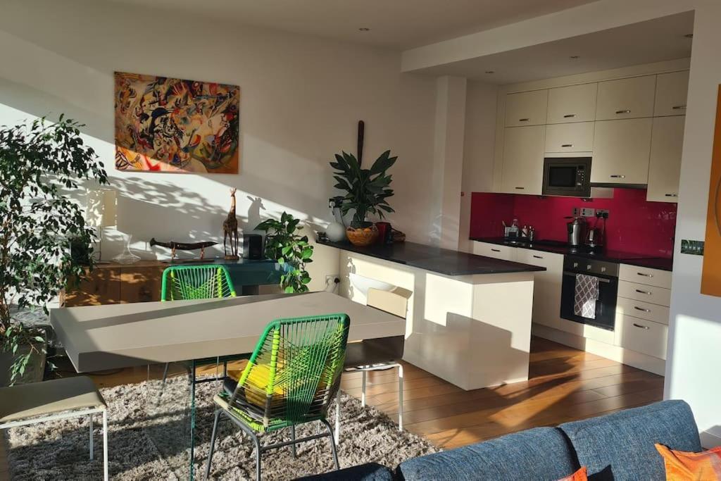 런던 Luxurious Flat Sunny, Quiet, Design, Lift, Balcony 아파트 외부 사진